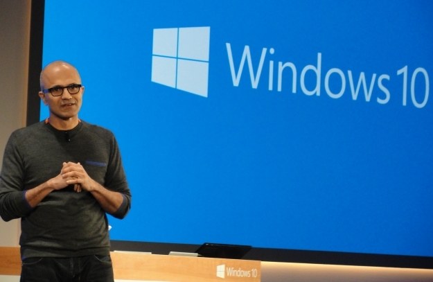 Nowy szef Microsoftu, Satya Nadella.  Funkcja Billa Gatesa w firmie jest czysto symboliczna, ojciec Microsoftu skupia się na fundacji stworzonej przez siebie i przez żonę /AFP
