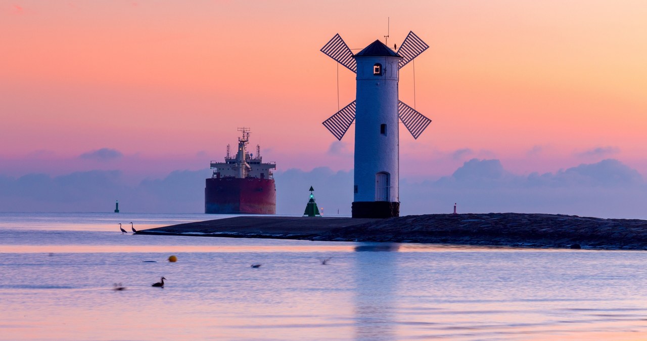 Nowy tor podejściowy na Bałtyku zapewni możliwość dotarcia do portu w Świnoujściu największym statkom, które mogą wchodzić na Bałtyk. Zdjęcie ilustracyjne /123RF/PICSEL