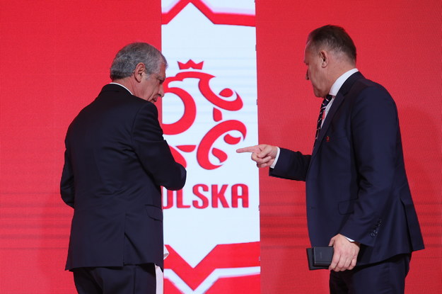 Nowy trener piłkarskiej reprezentacji Polski Fernando Santos (L) i prezes Polskiego Związku Piłki Nożnej Cezary Kulesza (P) / 	Leszek Szymański    /PAP