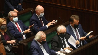 Nowy tydzień w gospodarce: Rekompensaty dla firm, niedzielny handel i Polski Ład