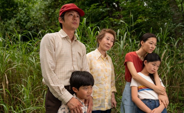 Nowy tydzień w kulturze. "Minari" w kinach, wyczekiwana premiera "Trzech sióstr"