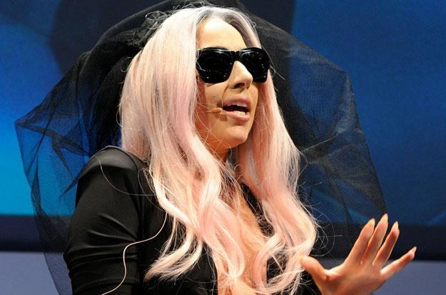 Nowy utwór Lady GaGa miał premierą podczas pokazu mody /arch. AFP