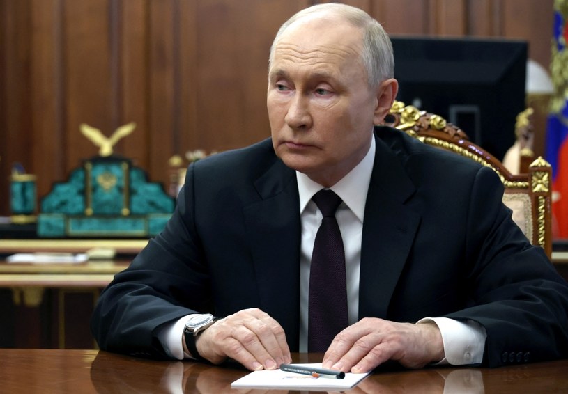 Nowy wymiar obsesji. Władimir Putin ma swoje "piranie" /MIKHAIL KLIMENTYEV / POOL /AFP