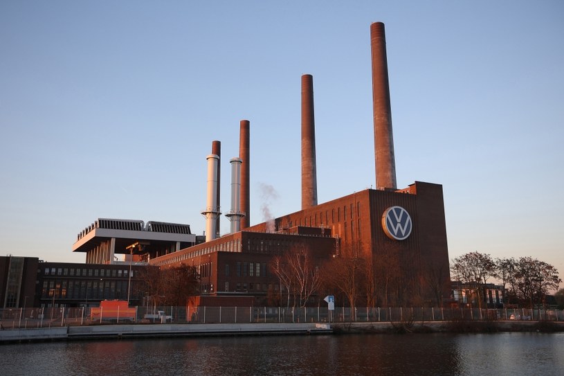 Nowy zakład powstanie w pobliżu obecnej fabryki VW w Wolfsburgu /Getty Images