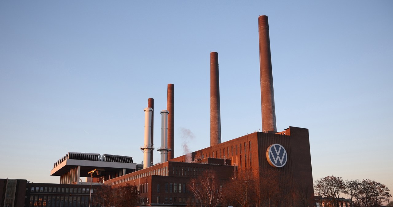 Nowy zakład powstanie w pobliżu obecnej fabryki VW w Wolfsburgu /Getty Images