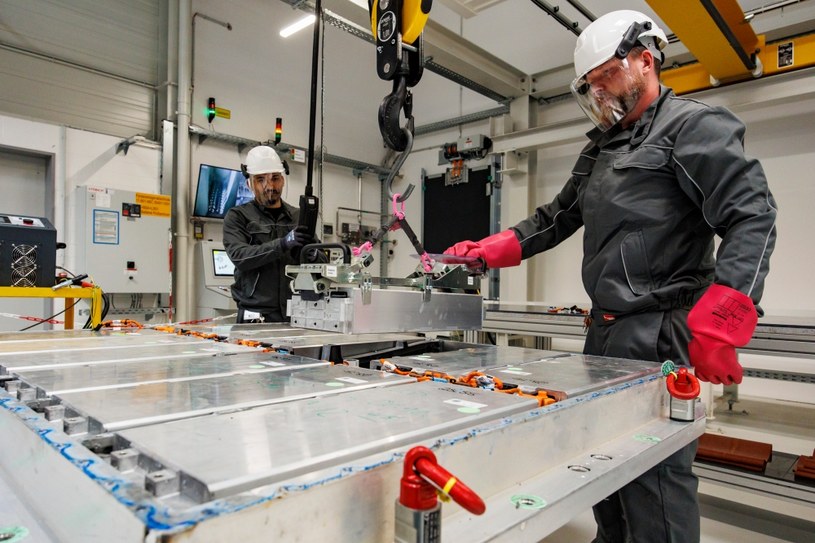 Nowy zakład Volkswagena ma produkować baterie do samochodów elektrycznych /Getty Images