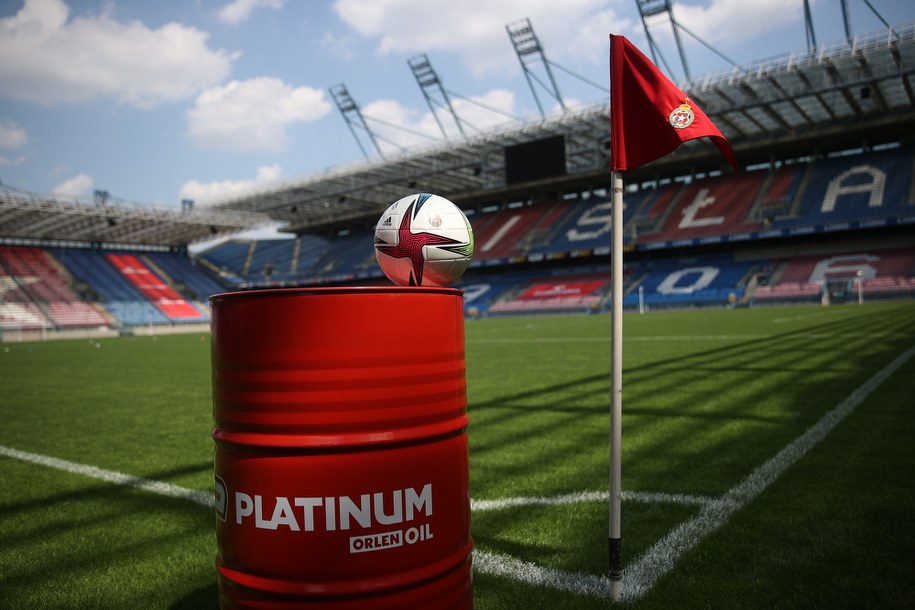 Nowym sponsorem piłkarzy Wisły Kraków została należąca do PKN Orlen marka Orlen Oil /	Łukasz Gągulski /PAP