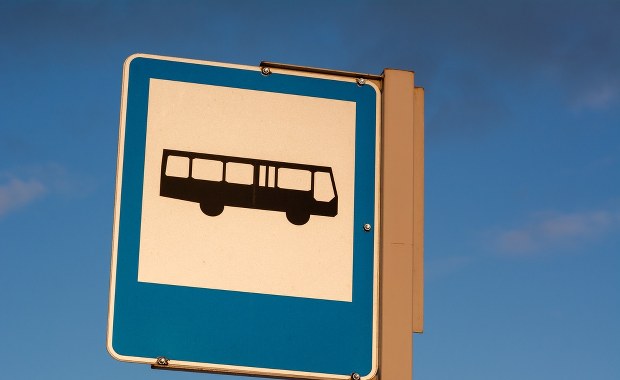 Nożownik zaatakował na przystanku. Grozi mu surowa kara