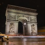 Nożownik zaatakował policjanta pod Łukiem Triumfalnym w Paryżu