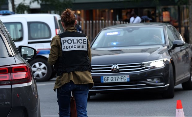 Nożownik zaatakował policjanta w centrum Paryża