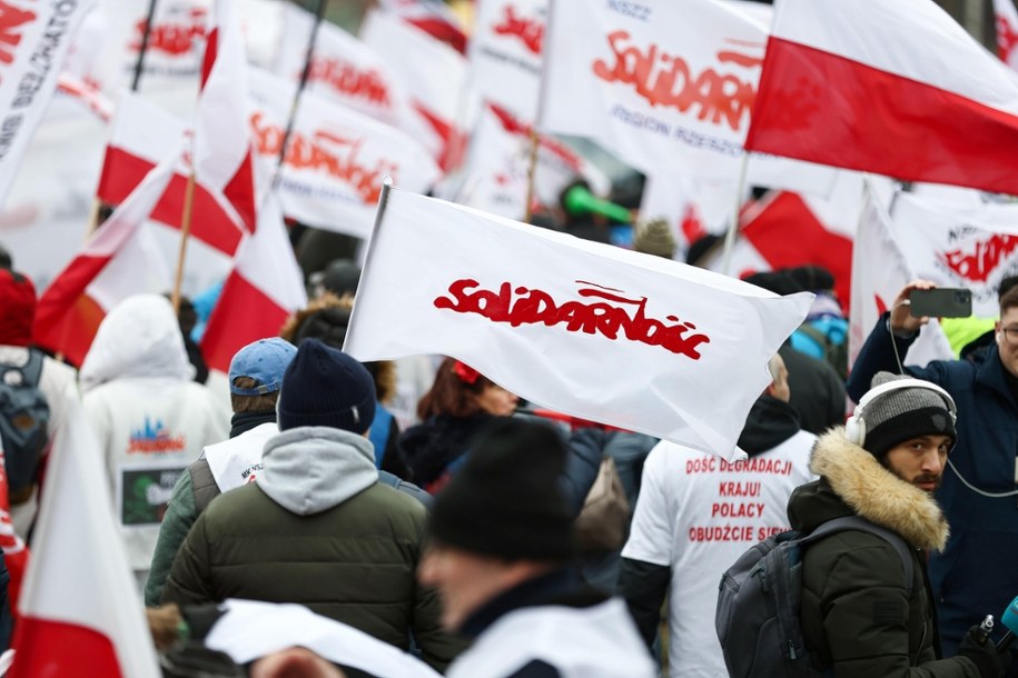 NSZZ "Solidarność" rozpoczyna akcję oflagowania szkół i przedszkoli /	Piotr Matusewicz /PAP