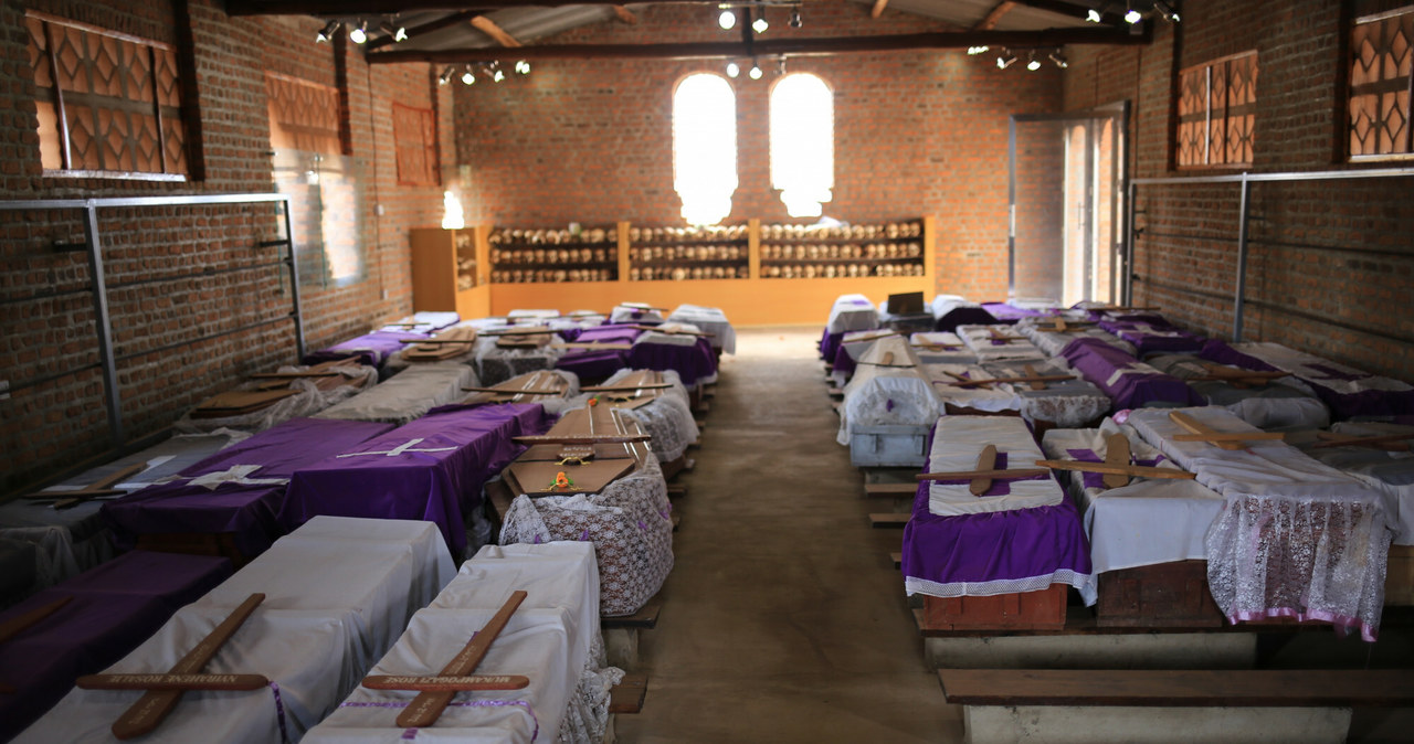 Ntarama Genocide Memorial Centre, pomnik ofiar ludobójstwa pochodzenia Tutsi w kościele katolickim w miejscowosci Ntarama /Jacek Pawlicki /East News