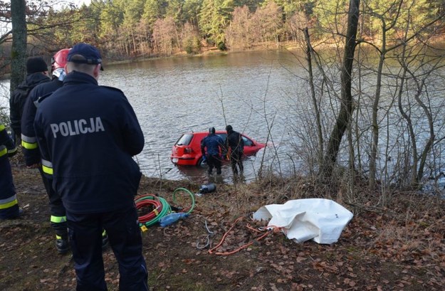 Nurkowie wyłowili samochód, w którym znajdowało się ciało zaginionej Roksany /Komenda Powiatowa Policji w Starogardzie Gdańskim /Policja