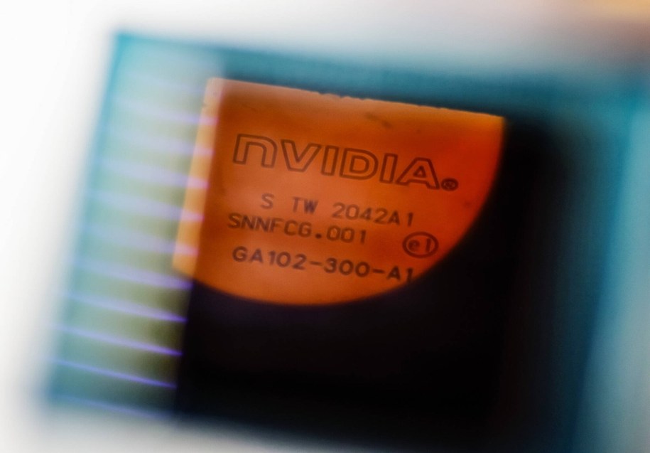 Nvidia i AMD będą mogły eksportować chipy do Chin, płacąc 15 proc. prowizji dla rządu USA /EPA/HANNIBAL HANSCHKE /PAP