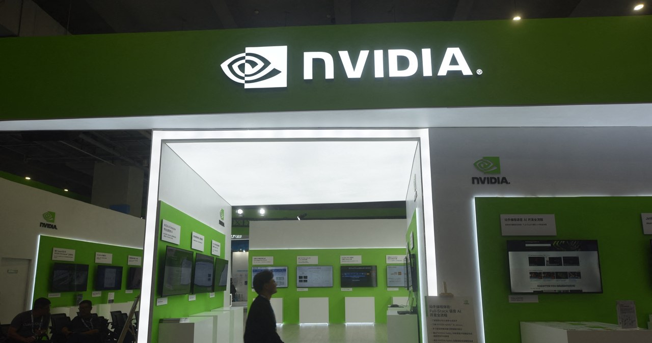 Nvidia, spółka produkująca półprzewodniki dla potrzeb AI, dosyć mocno potaniała /CFOTO / NurPhoto /AFP