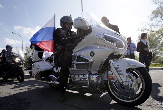O 12:00 na pozwolenia na wjazd do Polski czekało 10 rosyjskich motocyklistów /TATYANA ZENKOVICH  /PAP/EPA