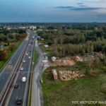 O budowie tej drogi mówią od 20 lat. Teraz na środku ma powstać blok