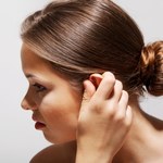 O czym może świadczyć swędzenie uszu