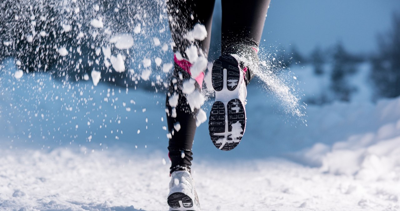 O czym pamiętać decydując się na bieganie zimą? /123RF/PICSEL