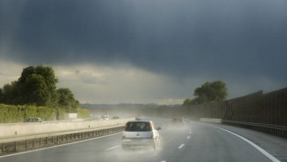 O czym warto pamiętać, jadąc na urlop samochodem
