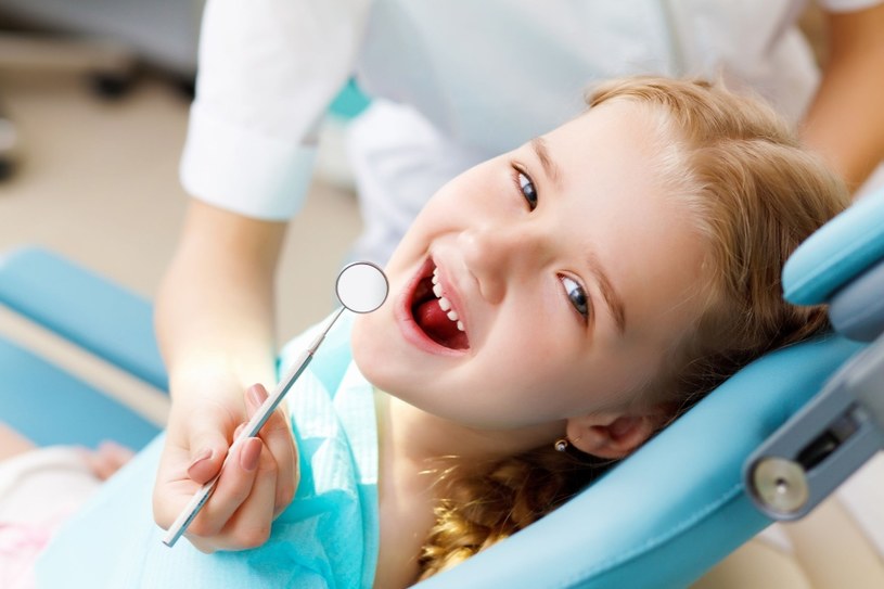O dziecięce zęby należy dbać już od najwcześniejszych lat /123RF/PICSEL