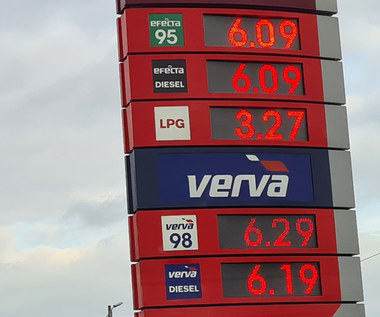 O ile spadną ceny paliw? Sasin przepowiada...