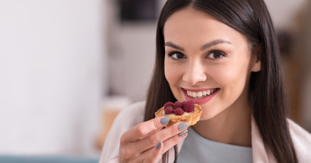 O jakiej porze najlepiej sięgać po słodycze? /Pixel