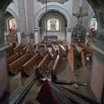 O. Klim z klasztoru w Kłodzku: Przewrócone ołtarze boczne, ławki pływały w wodzie