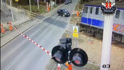 O krok od tragedii, czyli nieodpowiedzialni kierowcy na przejazdach kolejowych