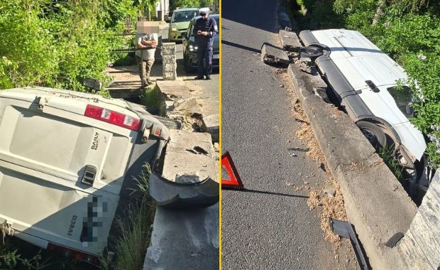 O krok od tragedii. Kierowca niemal dosłownie zrównał busa z ziemią