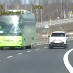 O krok od tragedii na DK8. Kierująca Dacią niemal zderzyła się z radiowozem. NAGRANIE