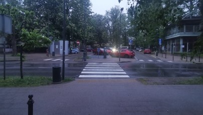 O krok od tragedii na pasach. Ojciec uratował 9-letnią córkę, sam został potrącony 