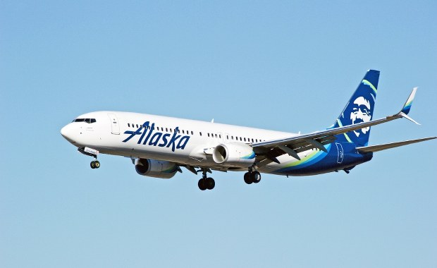 O krok od tragedii na pokładzie samolotu. Pilot po służbie próbował wyłączyć silniki