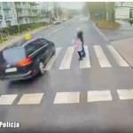 O krok od tragedii na przejściu dla pieszych. 67-latka niemal potrąciła kobietę z dzieckiem 