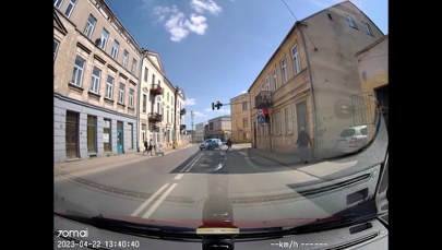 O krok od tragedii. Nie ustąpiła pierwszeństwa matce z wózkiem [FILM]