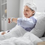 pobudka O której godzinie powinni wstawać seniorzy? To najzdrowsza godzina
