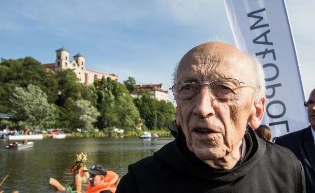 ​O. Leon Knabit w reklamach. Zakonnicy protestują