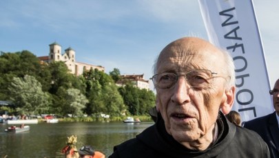 ​O. Leon Knabit w reklamach. Zakonnicy protestują