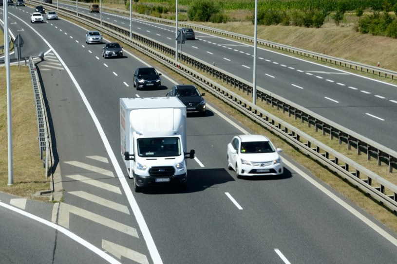 O maksymalnej prędkości na autostradzie wie każdy. A ile wynosi minimalna prędkość? /Bartlomiej Magierowski /East News