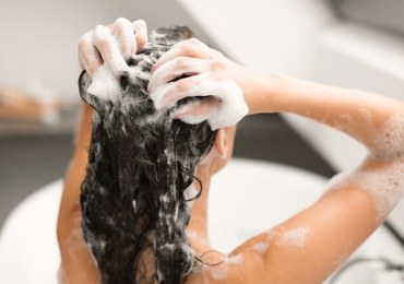 O mały włos - jakie błędy popełniasz podczas pielęgnacji skóry głowy?