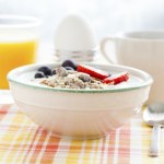 śniadania O niebo zdrowsza od owsianki. Seniorzy powinny jeść regularnie