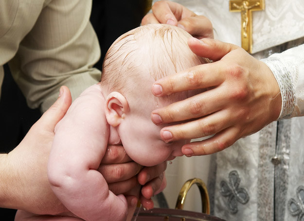 o Paweł Gużyński: W durny sposób przyzwyczailiśmy się, że dzieci chrzci się jako niemowlęta. /123RF/PICSEL