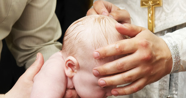 o Paweł Gużyński: W durny sposób przyzwyczailiśmy się, że dzieci chrzci się jako niemowlęta. /123RF/PICSEL