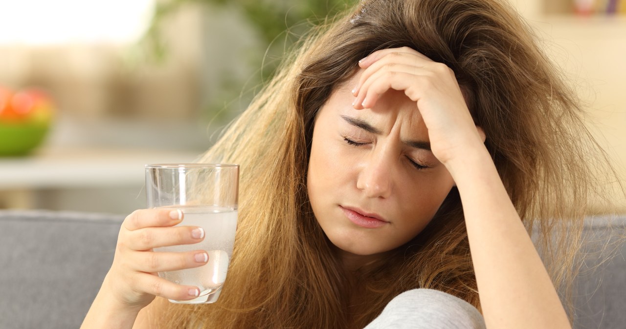 O skutkach kaca należy pomyśleć już przed rozpoczęciem picia alkoholu /123RF/PICSEL