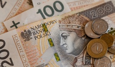 O świadczeniu 1483,87 zł wielu już nie pamięta. Wypłacają nawet 3 lata