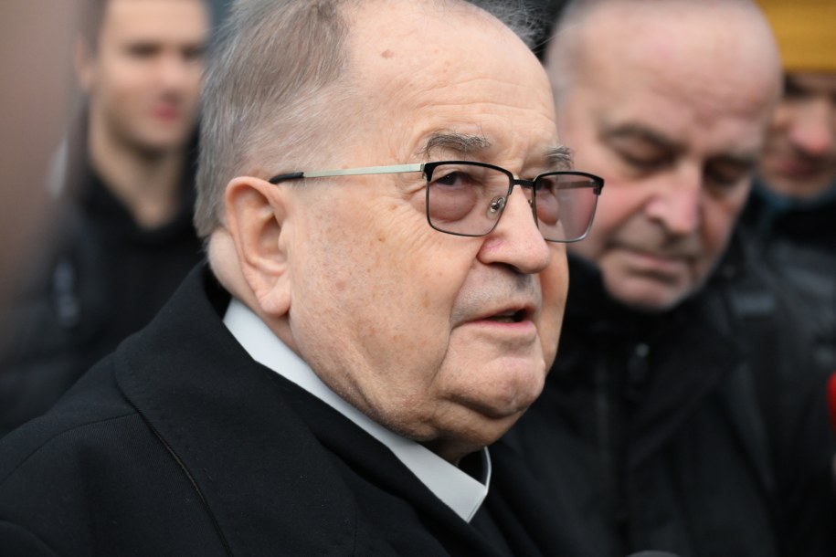 O. Tadeusz Rydzyk wchodzi do siedziby Prokuratury Regionalnej w Rzeszowie /Darek Delmanowicz /PAP