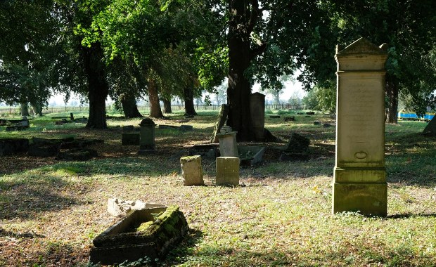 O takich nagrobkach mogliście nie słyszeć. Pielęgnują je pasjonaci