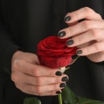 O takie paznokcie proszą teraz wszystkie panie. Najlepszy manicure na 1 listopada