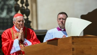O tym kardynał nie powiedział. Wymowne milczenie w trakcie pogrzebu Franciszka