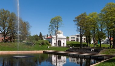O tym kurorcie nad morzem mało kto słyszał. Ma szerokie plaże i lecznicze błota